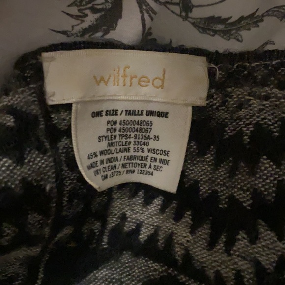 Aritzia/Wilfard scarves black white mosaic and Aztec multicoloured - Picture 3 of 3